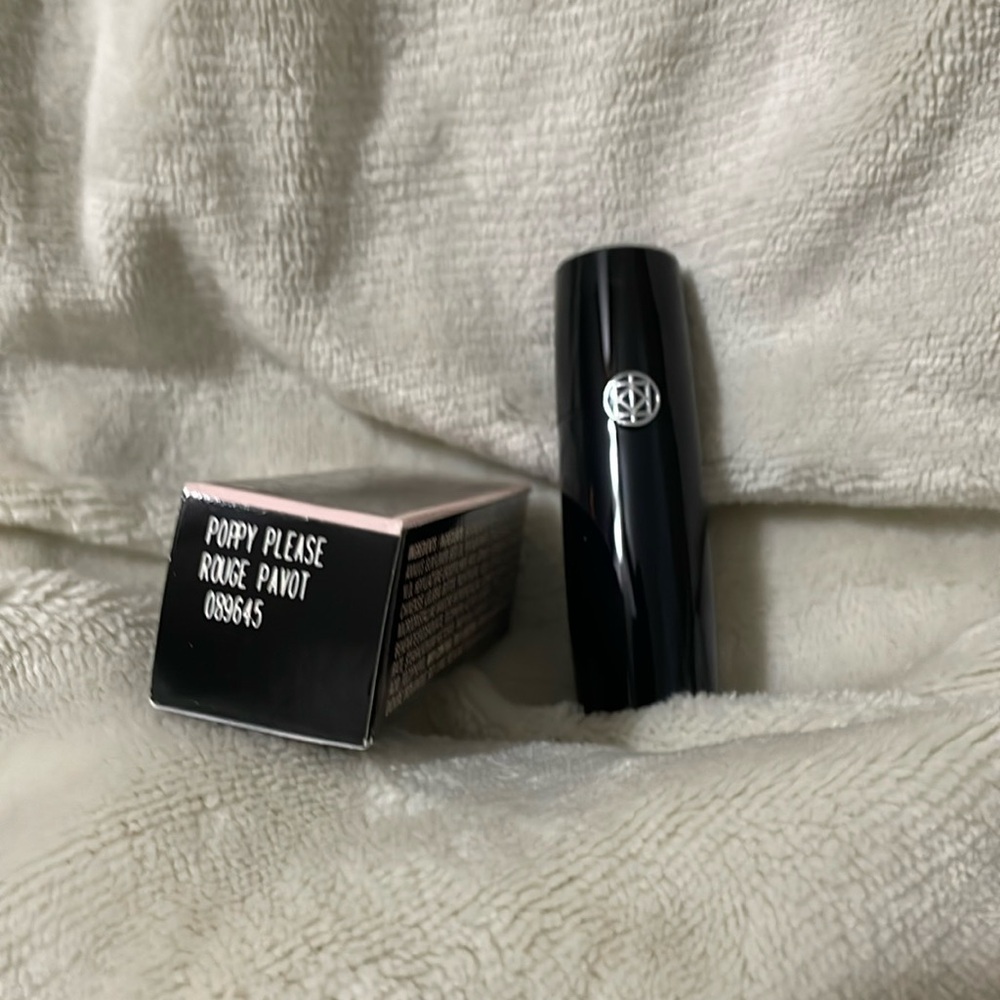 Mary Kay
Gel Semi-Matte Lipstick 
Poppy Please,Rouge Pavot